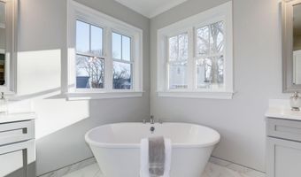 2119 N HARRISON St, Arlington, VA 22205