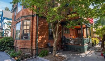 17 Lincoln St, Newport, RI 02840