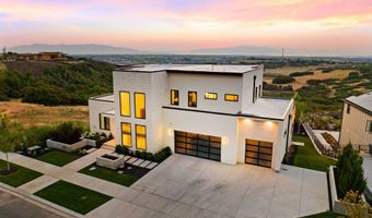 348 E HIDDEN LAKE Dr, Bountiful, UT 84010