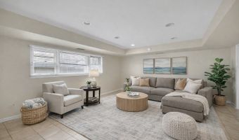 10 N ADAMS Dr, Addison, IL 60101