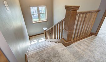 907 Sandalwood Dr, Altoona, WI 54720