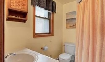429 Edgewater Dr, Algonac, MI 48001