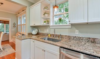 6 Carolina Ln, Beaufort, SC 29907