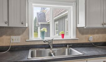748 Riverside Dr, Augusta, ME 04330