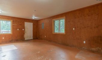 1123 Farmers Loop Rd, Fairbanks, AK 99712