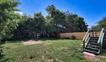 69 Sunshine Cir, Bridgeport, CT 06606