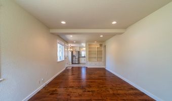 520 5TH St, Bandon, OR 97411