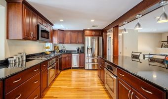13 Lantern Ln, Billerica, MA 01821