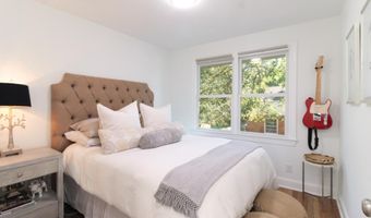 1092 W Lake Dr, Athens, GA 30606