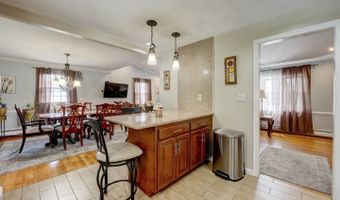 4 Lee Cir, Bloomfield, CT 06002