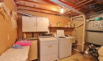 16 Hempstead Ave, Bangor, ME 04401