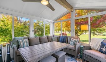 4020 Bunker Hill Dr, Algonquin, IL 60102