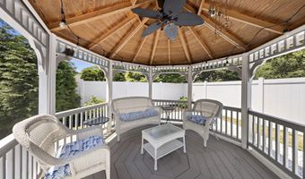 522 Mackey Ave, Belford, NJ 07718