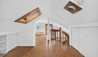 207 Pawson Rd, Branford, CT 06405