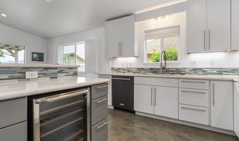 232 Kamahao Cir, Wailuku, HI 96793