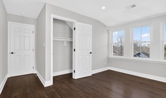 1607 N GLEBE Rd, Arlington, VA 22207