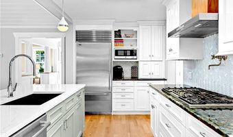 115 Beavertail Rd, Jamestown, RI 02835