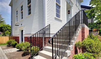 75 Bridge St, Newport, RI 02840