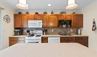 203 Tanglewood Ct, Middletown, NJ 07748