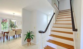 15 Sylvia Ln, Lincoln, RI 02865