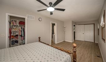 270 E Skyline Dr, Ballwin, MO 63011