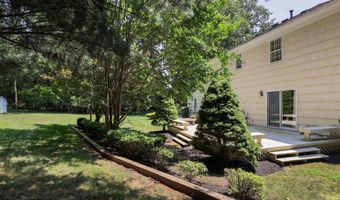11 Lyon Rd, Middletown, NJ 07748