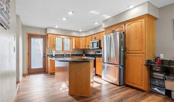 901 Geneva Dr, Alexandria, MN 56308