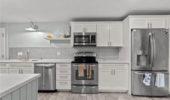 66 Girard Ave 114, Newport, RI 02840