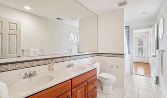5704 MAIDEN Ln, Bethesda, MD 20817