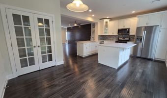 12 Putnam Ln, Danbury, CT 06810