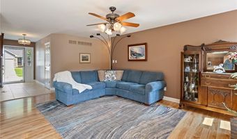 638 Oak Springs Trail Dr, Ballwin, MO 63021