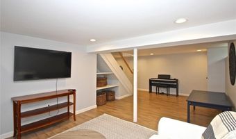 139 Coggeshall Ave, Newport, RI 02840