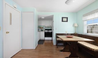 27 Woodward Rd, Lincoln, RI 02865