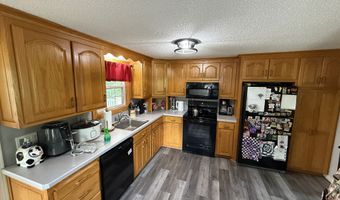 7 School St, Burlington, CT 06013