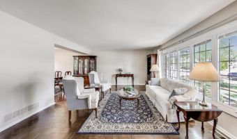 206 W Hintz Rd, Arlington Heights, IL 60004
