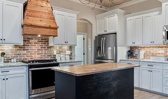300 Ansley Cir, Benton, LA 71006