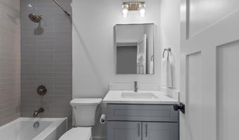 414 N MONROE St, Arlington, VA 22201