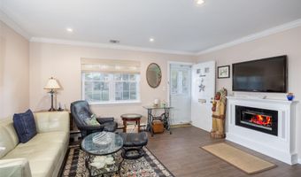7 Harbor N, Amityville, NY 11701