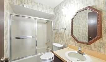 405 Hilltop Dr, Angola, IN 46703