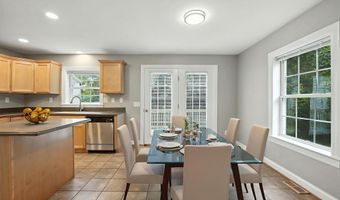 2134 S LOWELL St, Arlington, VA 22204