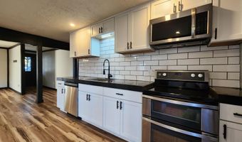 23 W Anderson St, Aurora, MO 65605