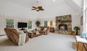 29 Weatherdeck Dr, Bourne, MA 02532