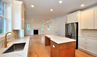 81 Club Dr, Berlin, CT 06037