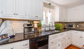 170 Pilgrim Pkwy, Warwick, RI 02888