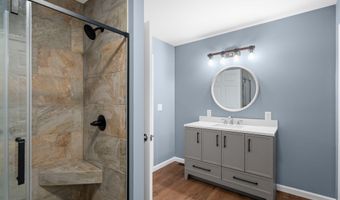 5 PIN OAK Ln, Basye, VA 22810