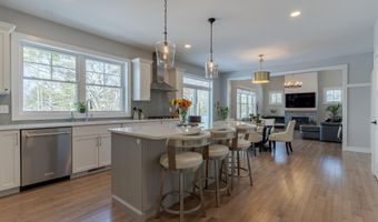 22 Sunrise Cir, Auburn, NH 03032