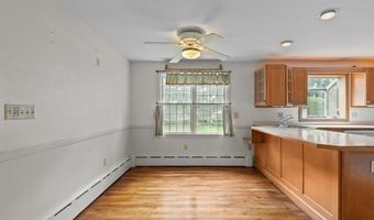 8 North Dr, Middletown, RI 02842