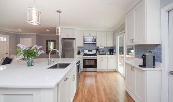 39 Grafton St, Newport, RI 02840
