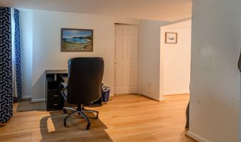 942 N MCKINLEY Rd, Arlington, VA 22205