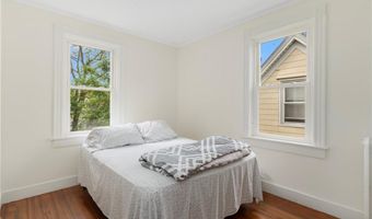 53 Warner St, Newport, RI 02840